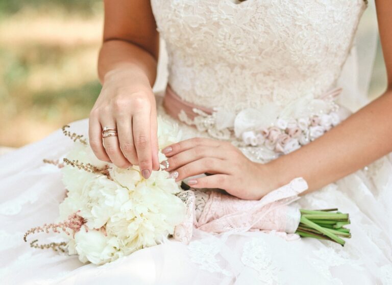 Ankara gelinlikçiler, Ankara gelinlik, Ankara gelinlik mağazaları, Ankara Bindallı, Ankara Bindallı Kiralama, Ankara Bindallı Mağazaları, Bindallı Modelleri,Karaca gelinlikler tacı